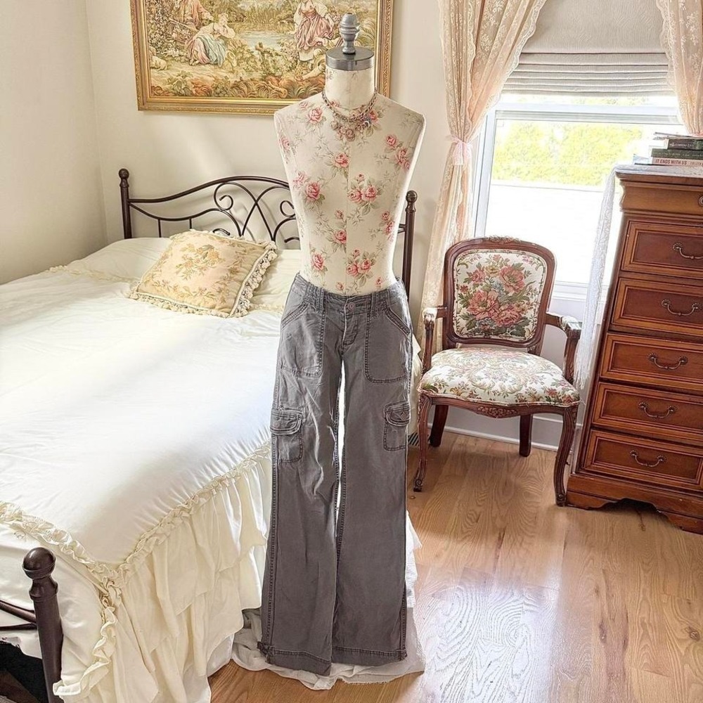 Y2K Abercrombie and Fitch size 2 low rise cargo pants